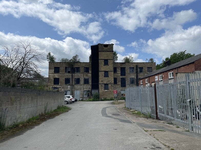 Commercial Road, Leeds for sale - Building Photo - Image 2 of 4