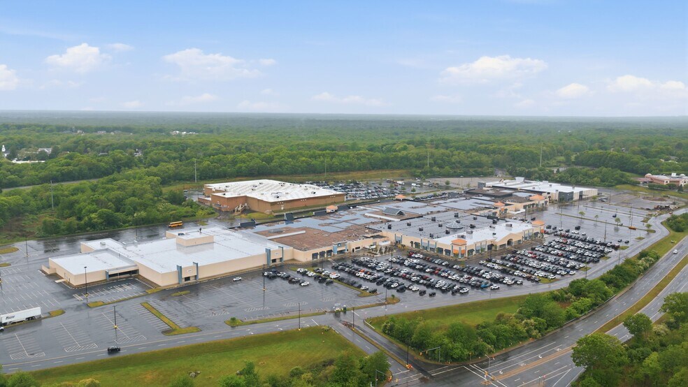 262 Swansea Mall Dr, Swansea, MA à louer - Photo du bâtiment - Image 2 de 12