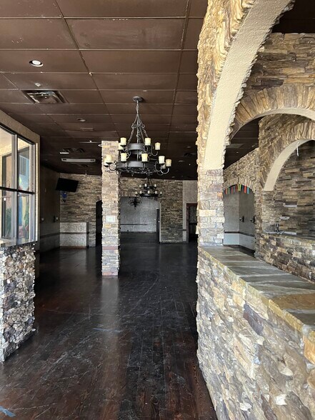 8138 S Lewis Ave, Tulsa, OK à louer - Photo du bâtiment - Image 2 de 11