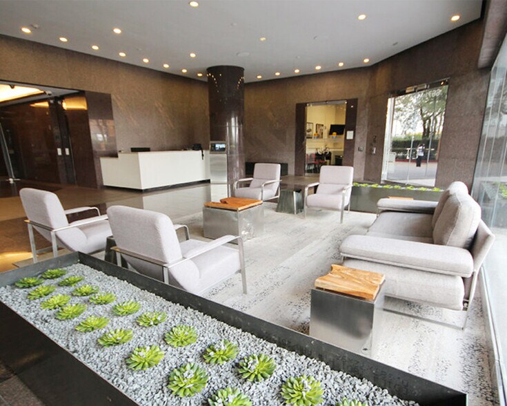 6671 Southwest Fwy, Houston, TX à louer - Photo intérieure - Image 2 de 38