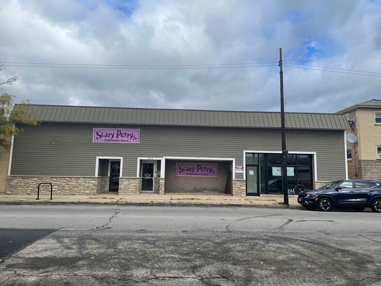 5844-5848 W Montrose Ave, Chicago, IL for sale - Building Photo - Image 2 of 15