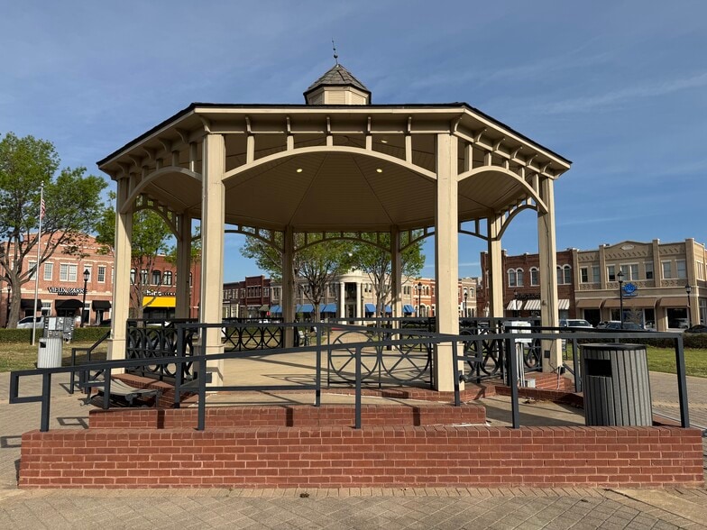 630 Parker Sq, Flower Mound, TX for lease - Building Photo - Image 3 of 5