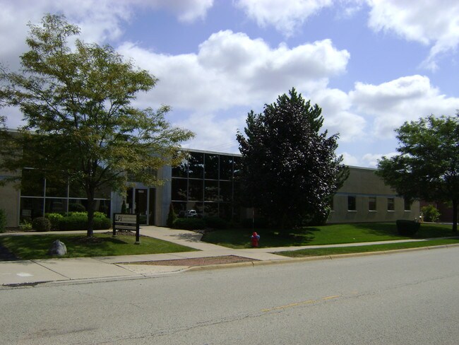 Plus de détails pour 1503 St Paul Ave, Gurnee, IL - Industriel à louer