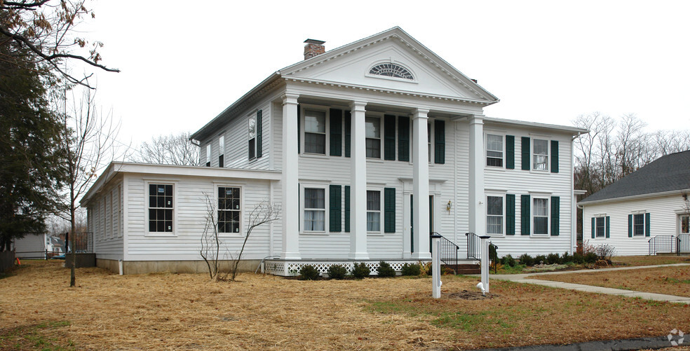 123 Middle St, Bristol, CT à vendre - Photo principale - Image 1 de 1