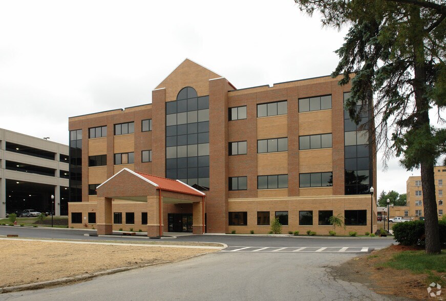 19 Baker Ave, Poughkeepsie, NY à louer - Photo du bâtiment - Image 3 de 15