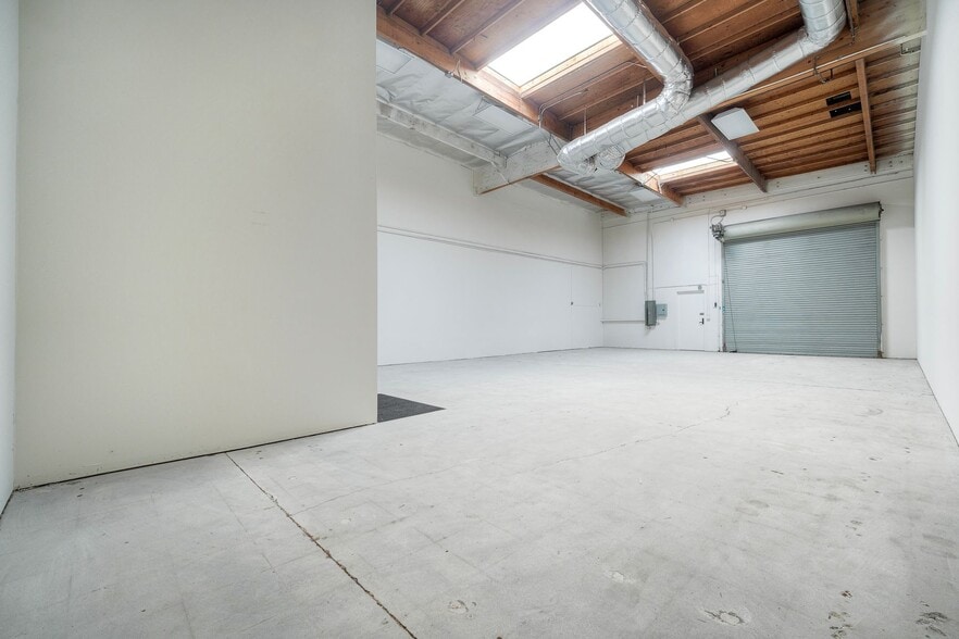 1195 Linda Vista Dr, San Marcos, CA à vendre - Photo du bâtiment - Image 3 de 8