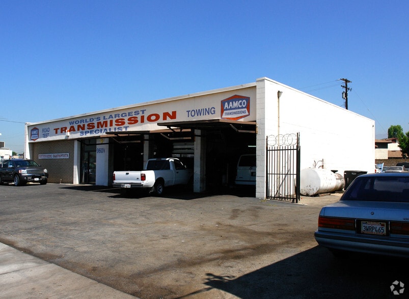 960 W Holt Blvd, Ontario, CA for sale - Building Photo - Image 2 of 28