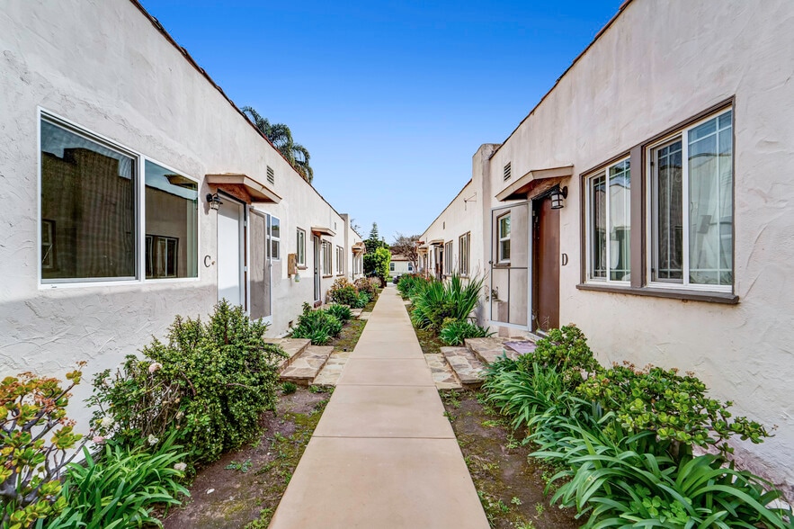 2122 20th St, Santa Monica, CA for sale - Building Photo - Image 3 of 28