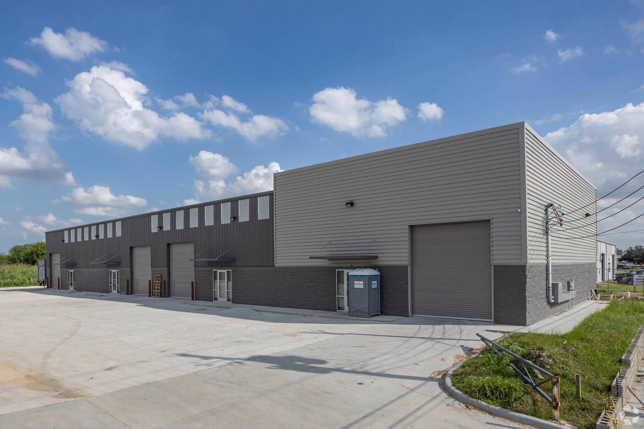 8918 Winkler Dr, Houston, TX à louer Photo du bâtiment- Image 1 de 6