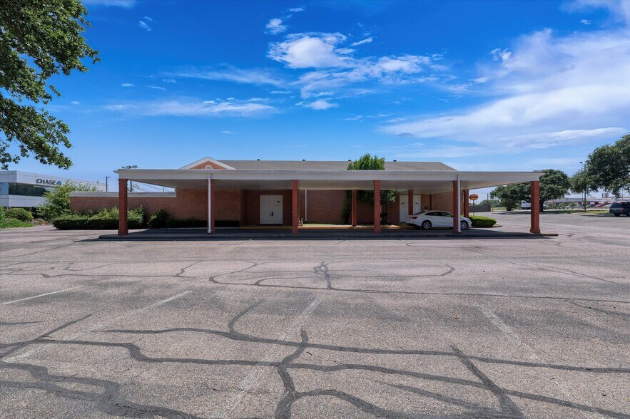4400 W Waco Dr, Waco, TX à vendre - Photo du bâtiment - Image 2 de 6