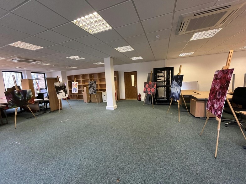 Trinity Way, Banbury for lease - Interior Photo - Image 2 of 72