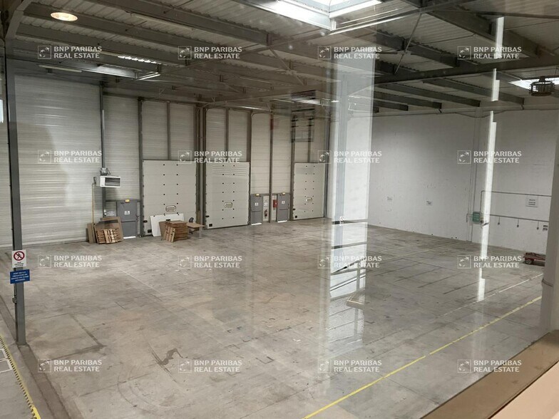 Flex in Moissy-Cramayel for lease - Interior Photo - Image 3 of 25