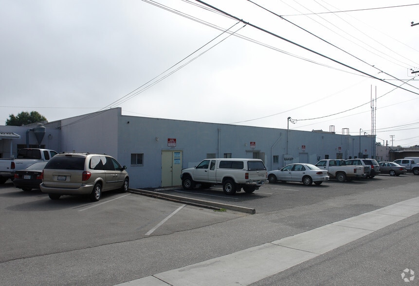 2365-2393 E Main St, Ventura, CA à louer - Photo du bâtiment - Image 3 de 4