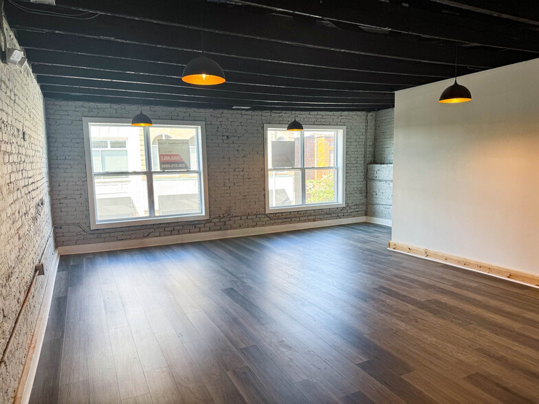 132 E Davis St, Burlington, NC à louer - Photo du bâtiment - Image 2 de 14