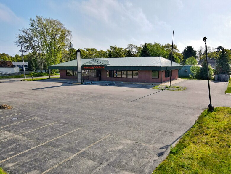 510 N State St, Oscoda, MI à louer - Photo du bâtiment - Image 2 de 8