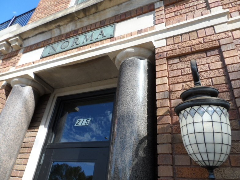 215 N 3rd St, Bismarck, ND à louer - Photo du bâtiment - Image 3 de 8
