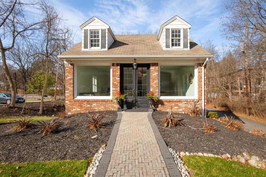 593 Ramapo Valley Rd, Oakland, NJ for lease - Building Photo - Image 1 of 70