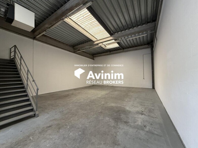 Industrial in Chambly for lease - Interior Photo - Image 1 of 3