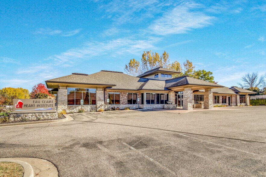 659 W Hamilton Ave, Eau Claire, WI à vendre - Photo principale - Image 1 de 56