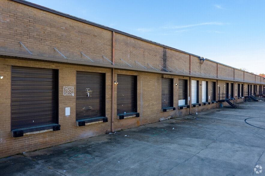 2400 Park Central Blvd, Decatur, GA for lease - Building Photo - Image 2 of 12