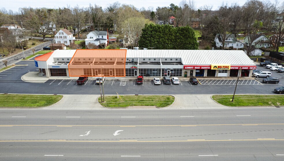 416-424 N Madison Blvd, Roxboro, NC à louer - Photo du bâtiment - Image 3 de 8