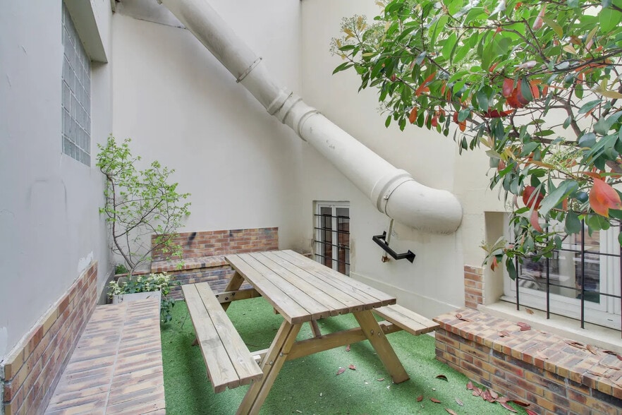 27 Rue De Citeaux, Paris à vendre - Photo du bâtiment - Image 1 de 1