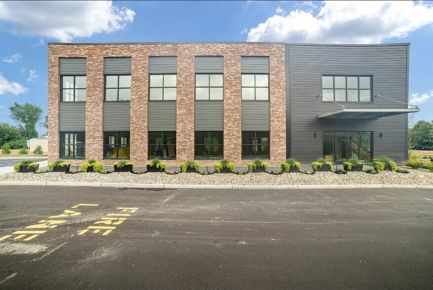 343 Princeton Hightstown Rd, East Windsor, NJ à vendre - Photo du bâtiment - Image 1 de 31