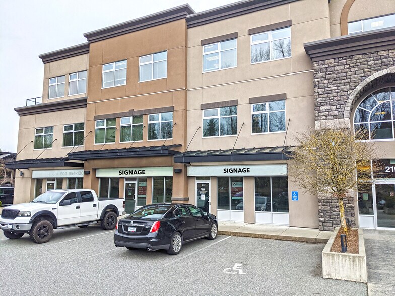 2200 West Railway St, Abbotsford, BC à vendre - Photo du bâtiment - Image 2 de 10