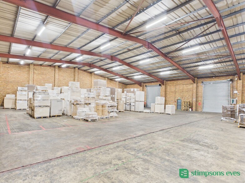 Unit 3 & 4, Ampthill Road, Bedford à louer - Photo du bâtiment - Image 3 de 36
