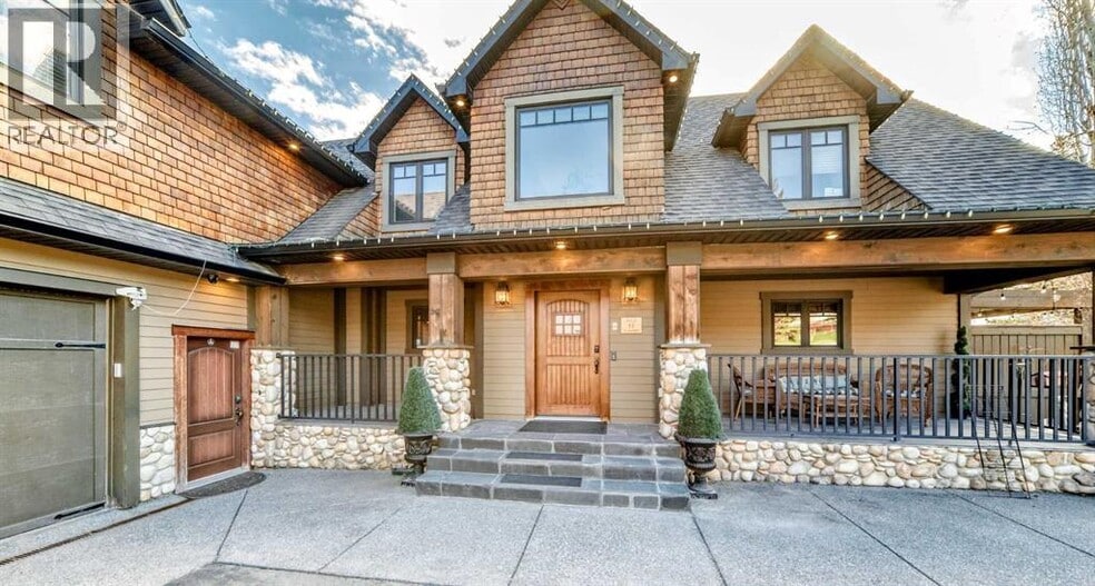 10909 Eamon Rd NW, Calgary, AB à vendre - Photo du bâtiment - Image 2 de 5