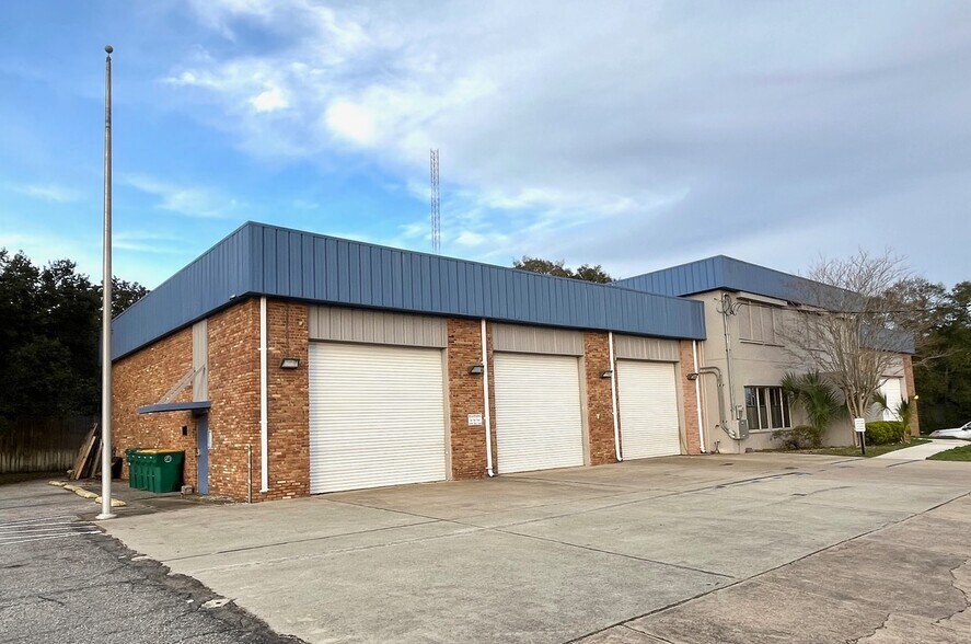 2 Racetrack Rd NE, Fort Walton Beach, FL à vendre - Photo du bâtiment - Image 2 de 10