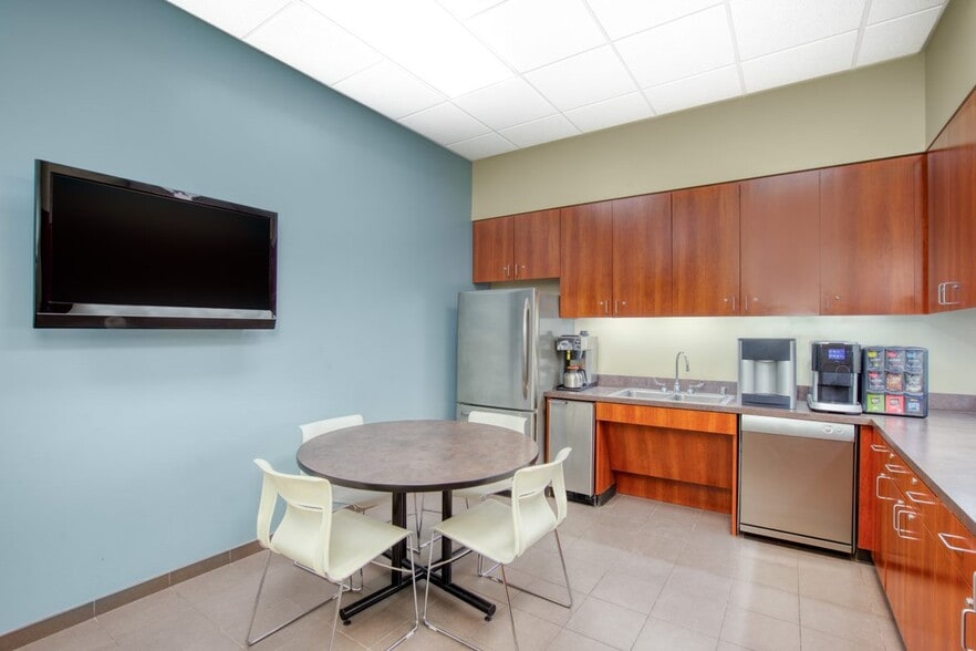 12345 W 95th St, Lenexa, KS à louer - Photo intérieure - Image 3 de 10