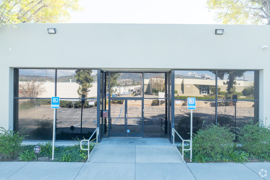 20720 Superior St, Chatsworth, CA for lease - Building Photo - Image 1 of 5