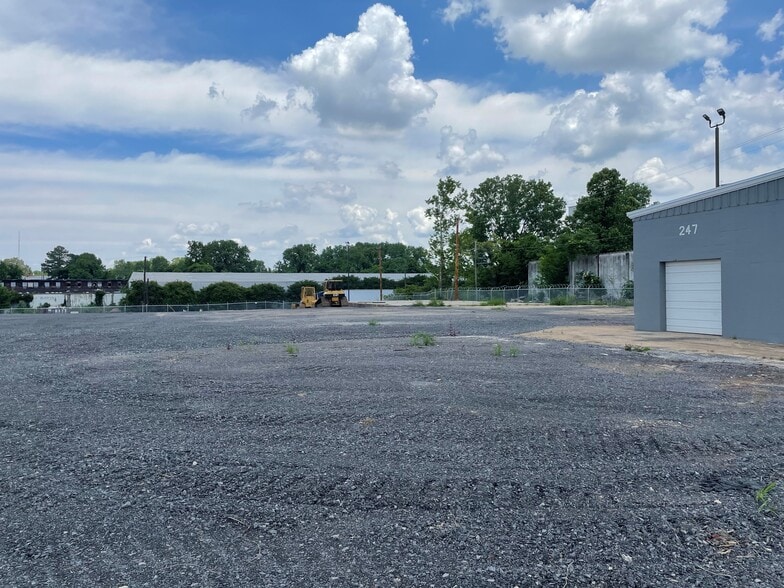 247 E Bodley Ave, Memphis, TN for lease - Building Photo - Image 2 of 9