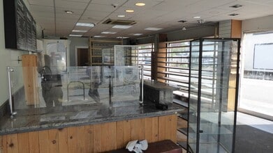 261 High Rd, Loughton à louer Photo intérieure- Image 2 de 4