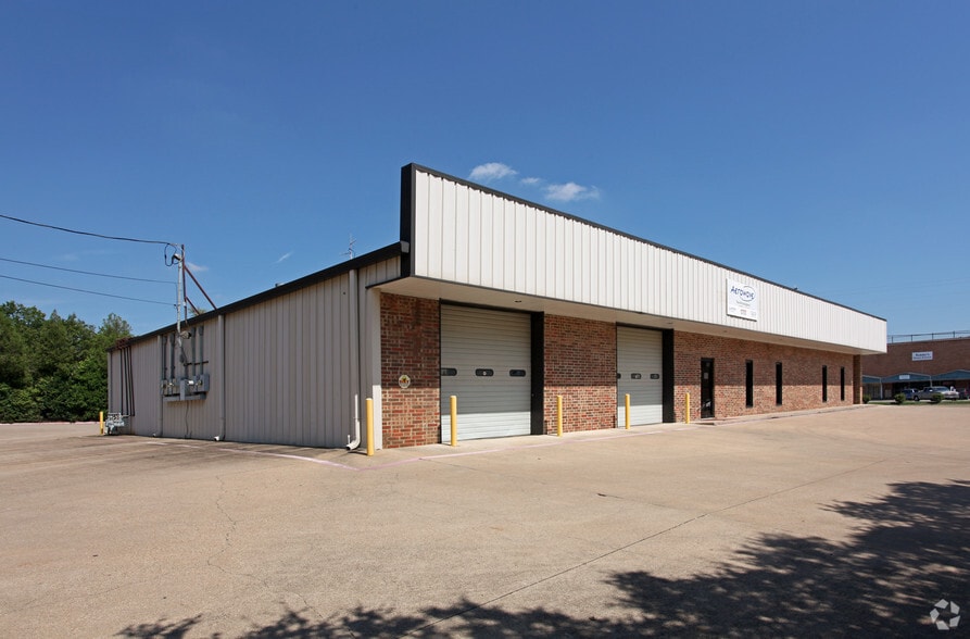 601-607 Ferris Ave, Waxahachie, TX for lease - Building Photo - Image 2 of 3