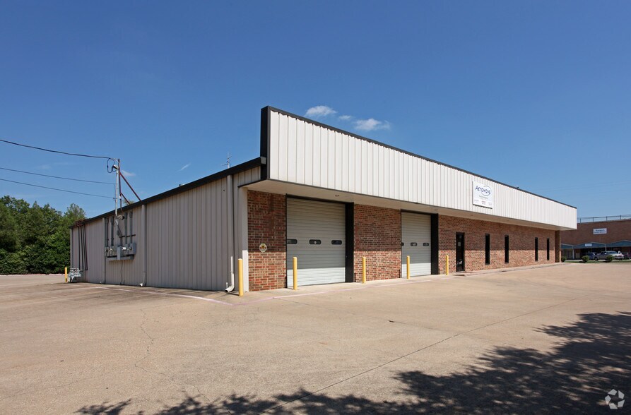 601-607 Ferris Ave, Waxahachie, TX à louer - Photo du bâtiment - Image 2 de 3