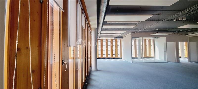 Bureau dans Lille à louer - Photo du bâtiment - Image 3 de 12