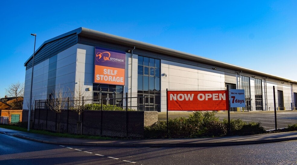 6-8 Lawford Rd, Rugby for lease - Building Photo - Image 1 of 4