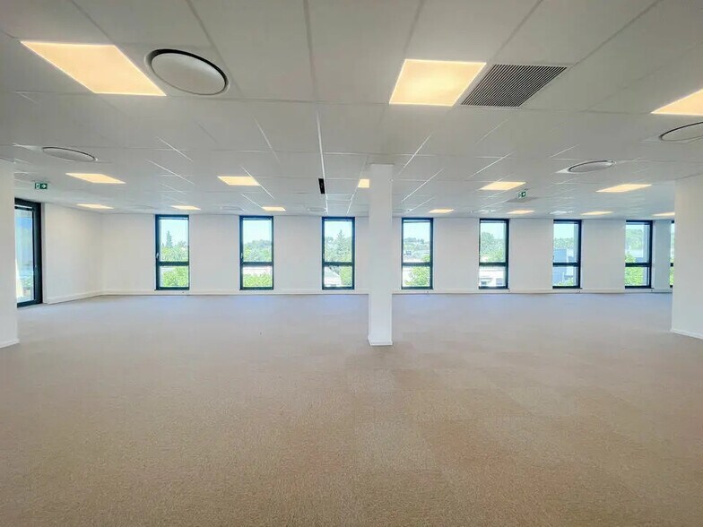 Office in Aix-en-Provence for lease - Interior Photo - Image 3 of 7