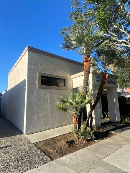 210 W College St, Covina, CA à vendre - Photo du bâtiment - Image 2 de 6