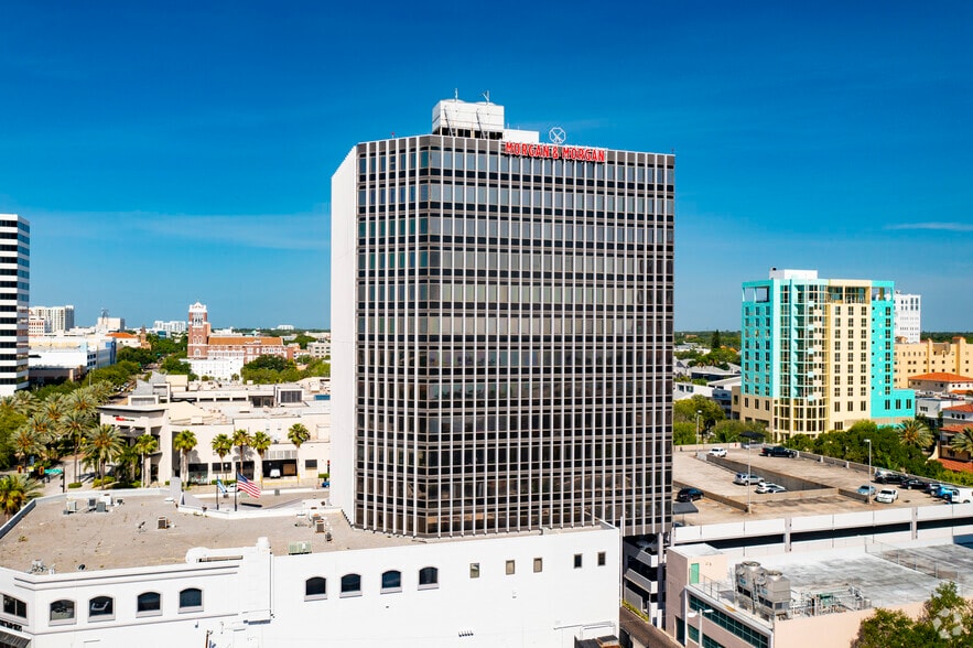 111 2nd Ave NE, Saint Petersburg, FL à louer - Photo du bâtiment - Image 3 de 9