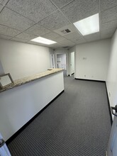 7177 Brockton Ave, Riverside, CA à louer Photo intérieure- Image 2 de 7