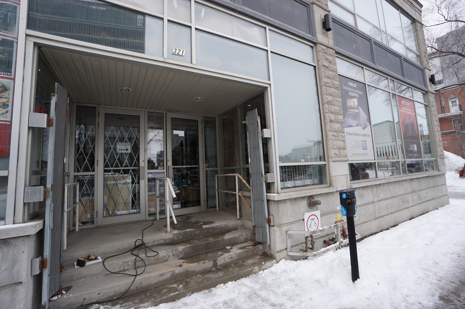 321 Av du Président-Kennedy, Montréal, QC for sale Building Photo- Image 1 of 1