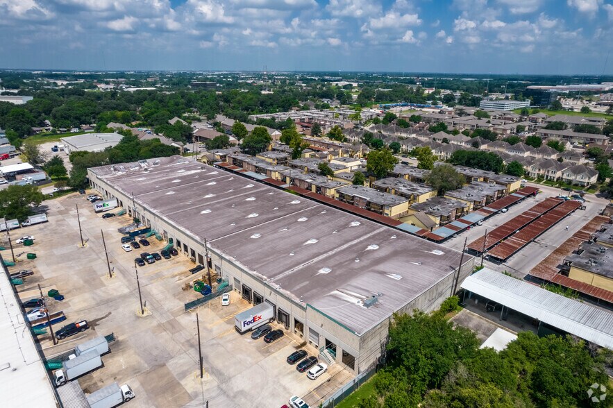 5650 Guhn Rd, Houston, TX à louer - Photo du bâtiment - Image 2 de 4