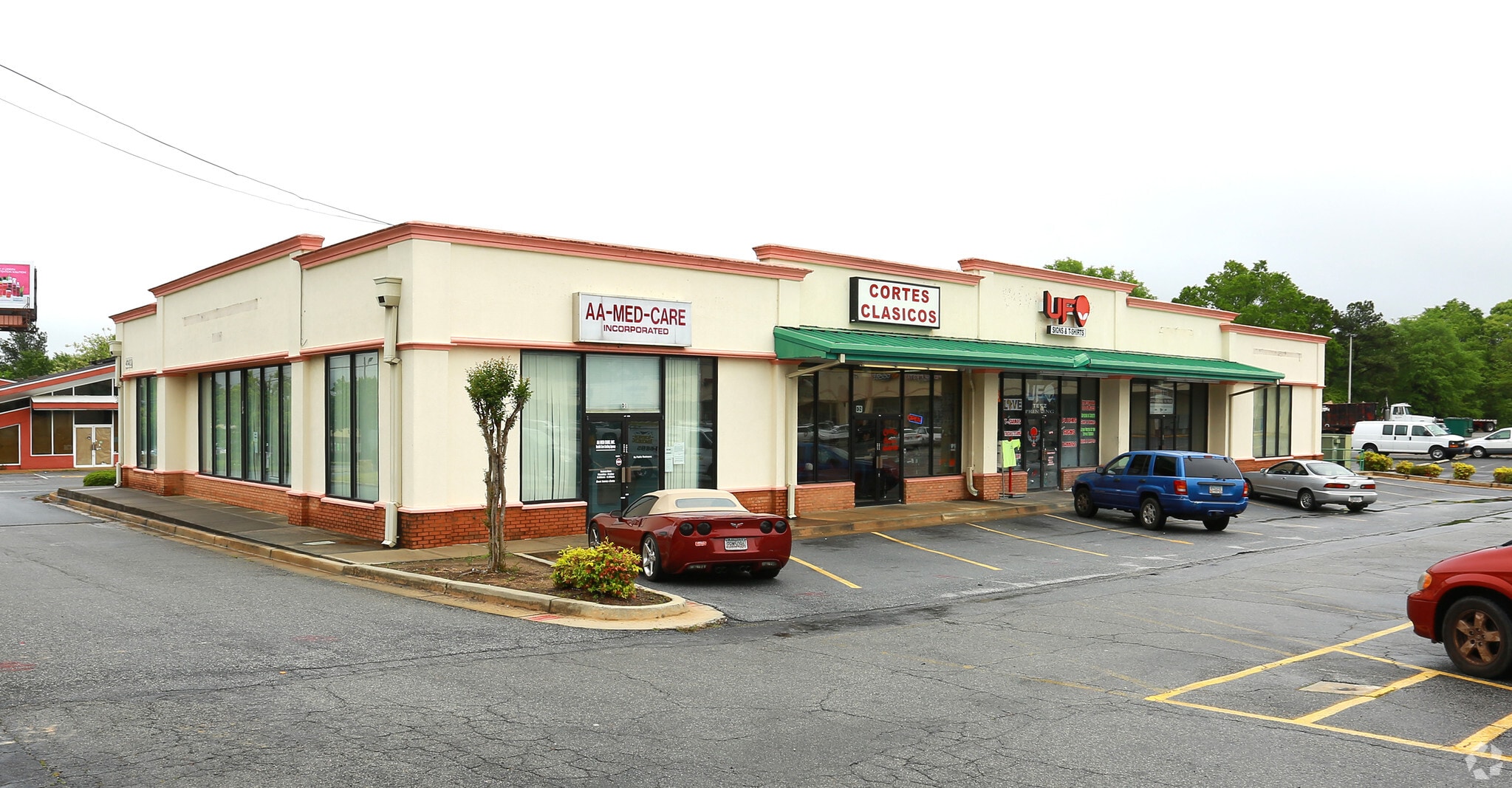 Strip Center 8% Cap Atlanta MSA portfolio of 2 properties for sale on LoopNet.ca Primary Photo- Image 1 of 3