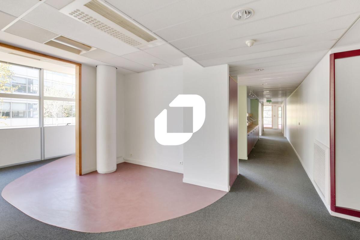 Office in Pantin for lease Interior Photo- Image 1 of 17