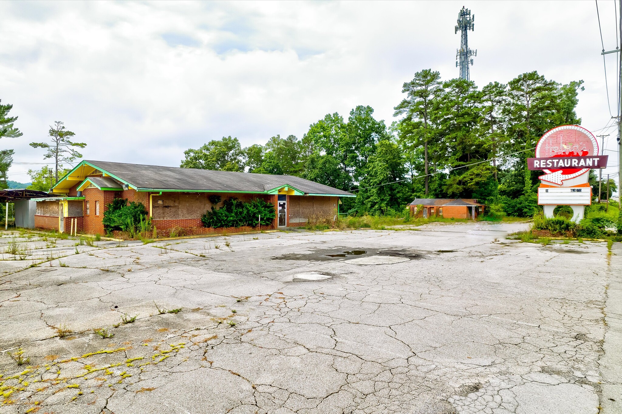 8606 Asheville Hwy, Knoxville, TN à vendre Photo du bâtiment- Image 1 de 1