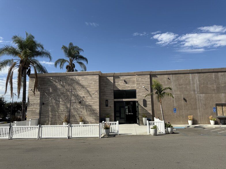 651 W Whittier Blvd, La Habra, CA à louer - Photo du bâtiment - Image 3 de 5