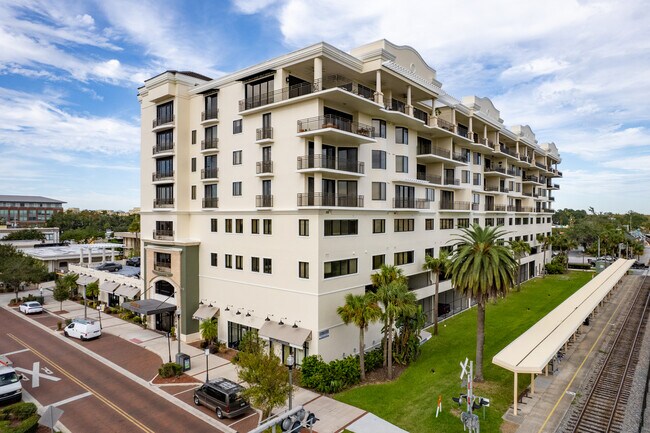 Plus de détails pour 111 E Monument Ave, Kissimmee, FL - Bureau à louer